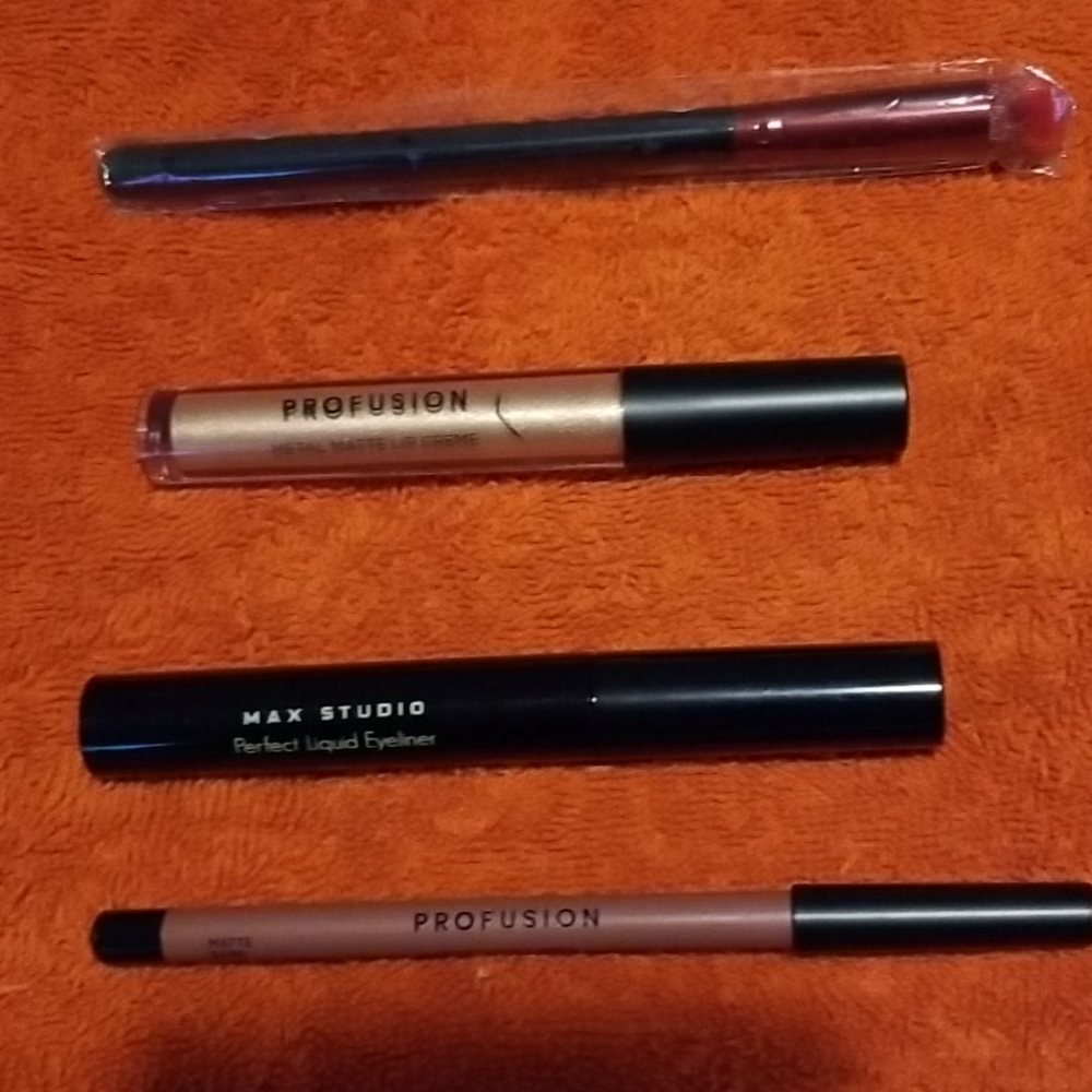 Makeup - Picture 8 of 8